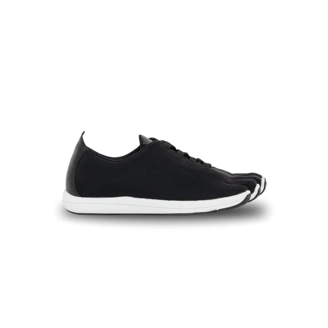 Женские кроссовки Peluva Strand Lightweight Trainer — чёрный / белый — фото 1 из 4